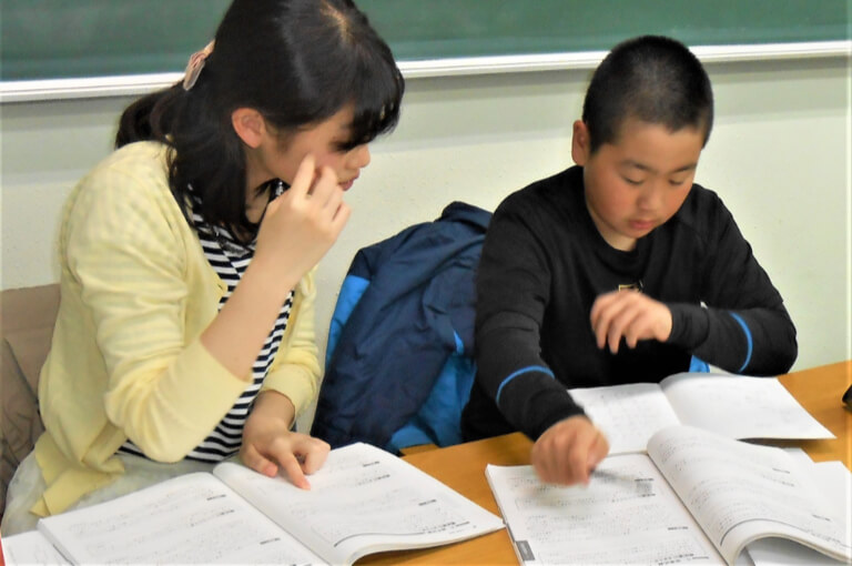 札幌の学習塾「現役予備校TANJI」の個別指導コースの授業風景