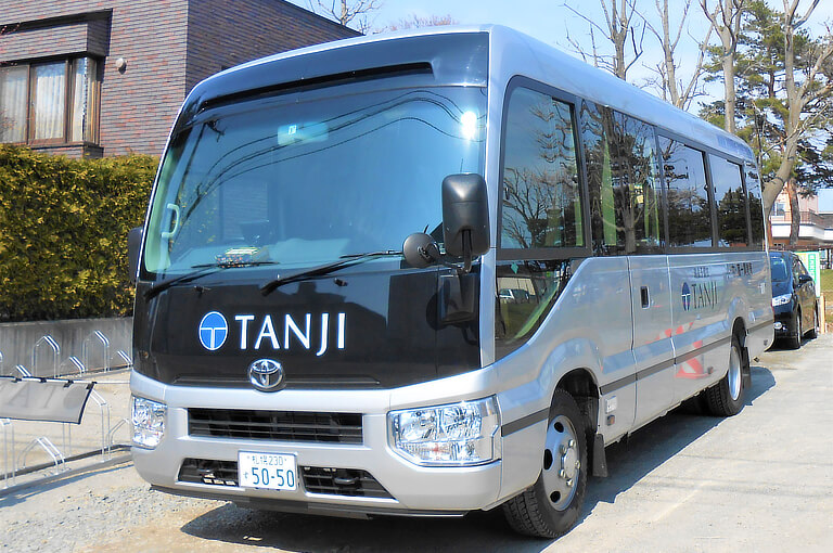 札幌の学習塾「現役予備校TANJI」無料送迎マイクロバスの写真2